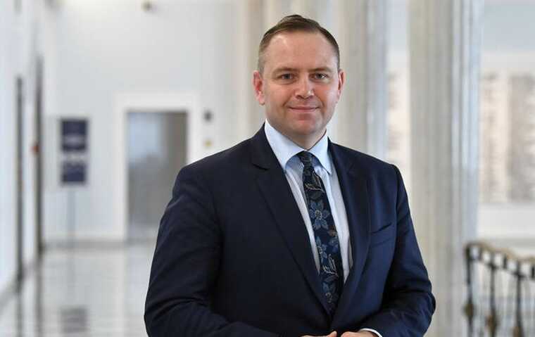 Жест Навроцкого на теледебатах с Тшасковским стал предметом споров