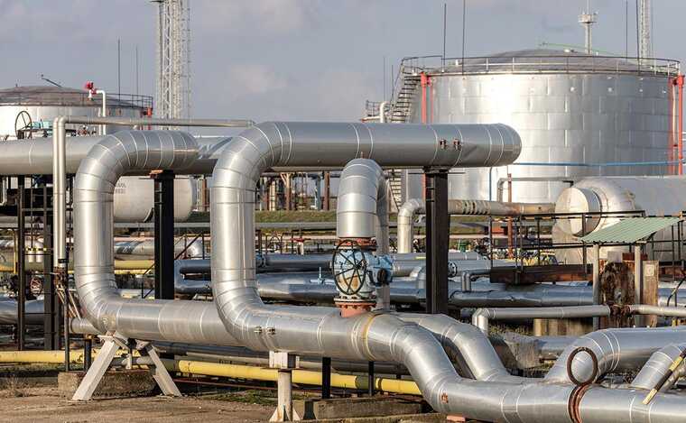 Еврокомиссия намерена перекрыть обходные пути для поставок российской нефти