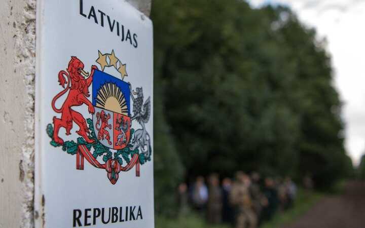 Латвия запретила госслужащим поездки в Россию