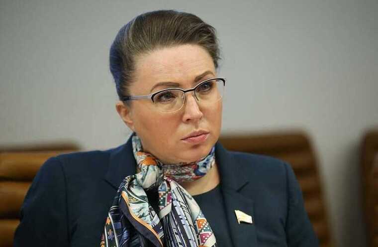 Сенатор Елена Шумилова помогает бизнесу получить контракты на строительство жилья на сумму более 600 миллионов рублей