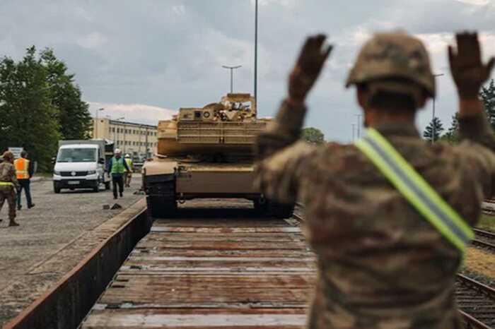 Американская военная помощь Украине временно остановлена