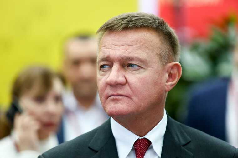 Автомобиль Романа Старовойта тщательно проверяют эксперты в Подмосковье