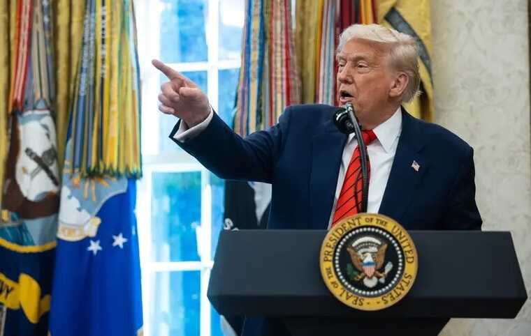 Уровень одобрения Трампа упал до минимальных 37%