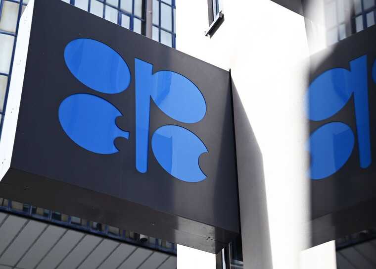 ОПЕК+ согласовал рекордное увеличение добычи нефти в сентябре вопреки давлению США