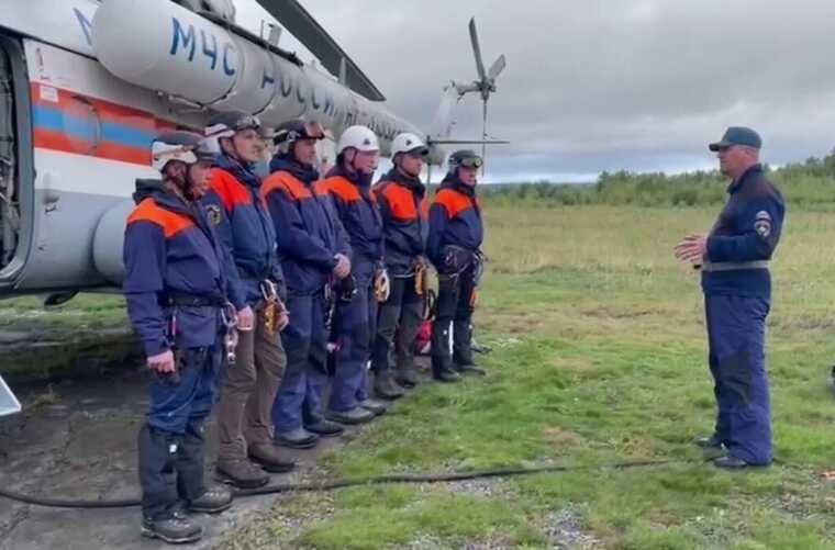 На месте крушения вертолета на Камчатке обнаружены тела 17 погибших: поиски остальных продолжаются