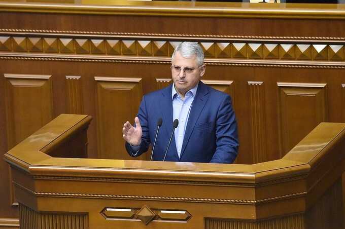 Стоял за «решениями» по ключевым коррупционным делам: СМИ сообщили о задержани «теневого переговорщика» Кличко и Палатного Романа Романюка