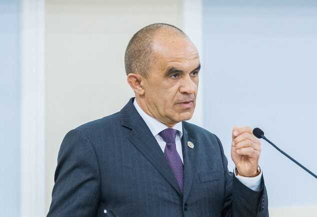 Экс-министру образования Энгелю Фаттахову предъявили обвинение во взяточничестве и превышении полномочий